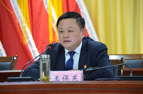 以會(huì)代課擰緊安全螺絲帽 在集團(tuán)安全警示教育會(huì)上，王保東同志這樣說(shuō)