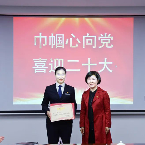 市婦聯(lián)、市總工會(huì)領(lǐng)導(dǎo)來集團(tuán)授牌公交巾幗事業(yè)再迎盛事