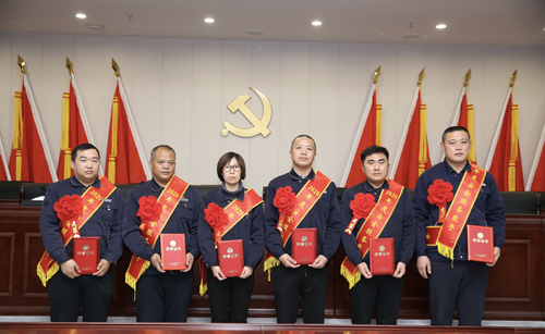 0203 安全服務(wù)能手從左至右依次為 黨萬(wàn)超、朱學(xué)民、任興芳、王琳汝、周冬偉、王須波.jpg