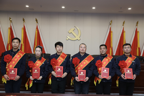 0204 節(jié)能能手從左至右依次為 石亞杰、沈小慶、楊興忠、于俊國(guó)、權(quán)振利、吳偉偉.jpg
